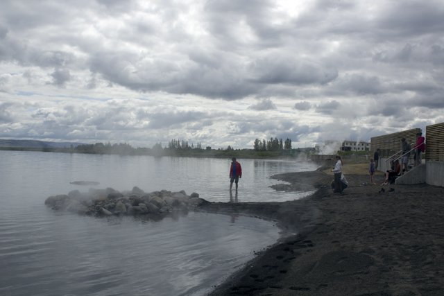 2011-07-08_13-33-18 island.jpg - Am Langarvatn, das Wasser ist 35C warm und richt sehr nach Schwefel